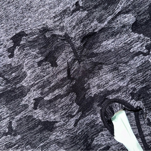 EUC Women’s Gymshark Camo Seamless Size Small - Picture 6 of 6